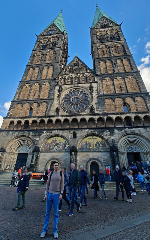 Mitarbeiter von KURRE vor dem Dom in Bremen